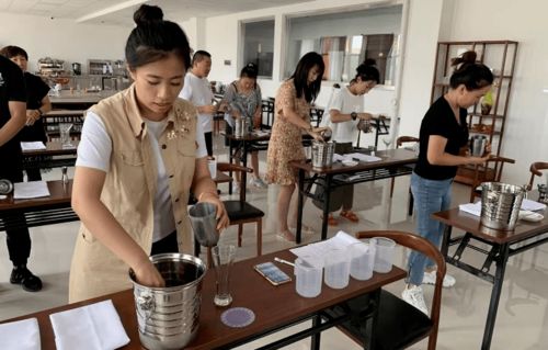 做大做強(qiáng)現(xiàn)代職業(yè)教育 大師課進(jìn)校園,破解師資培養(yǎng)難題