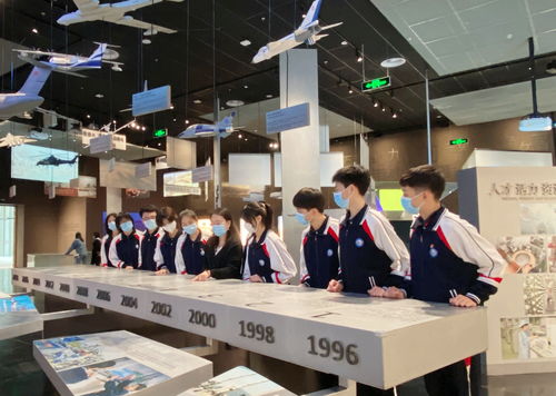 堅定文化自信，弘揚中華優秀傳統文化——珠海理工中職英語課題組師生赴珠海市博物館參觀學習